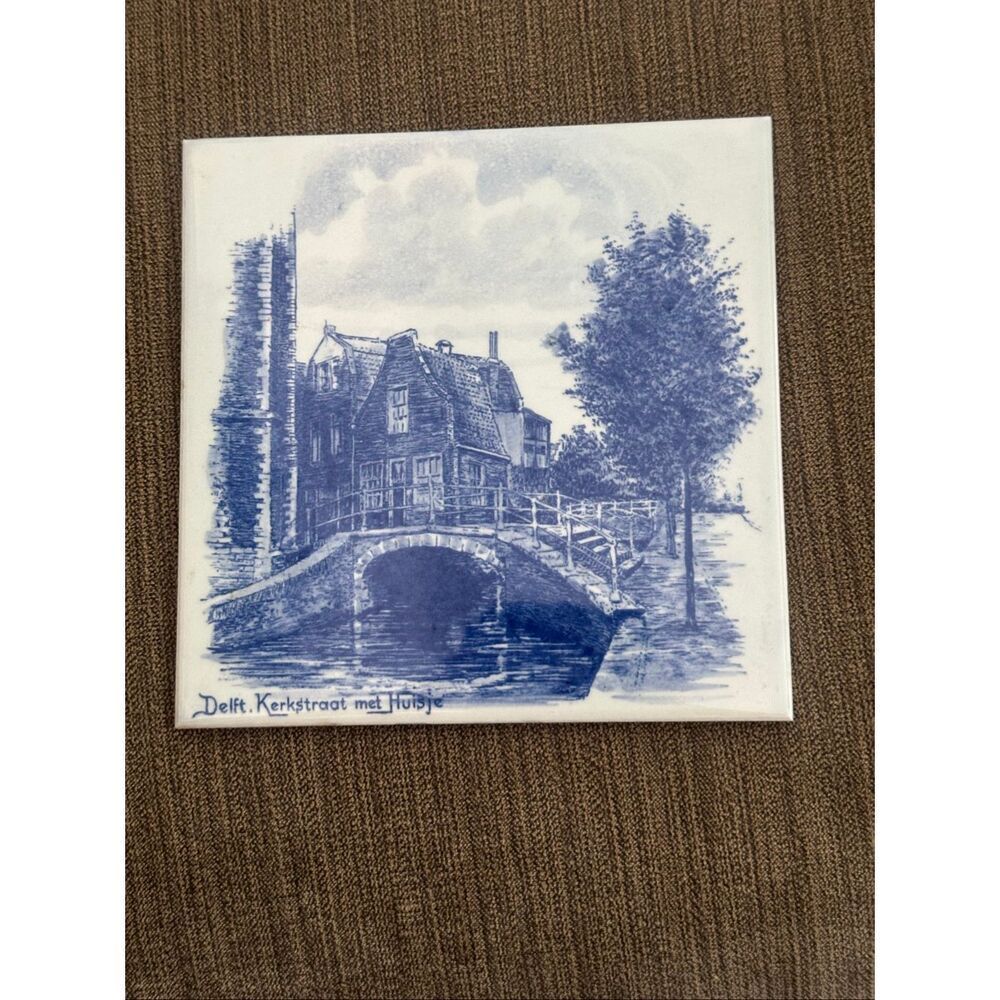 Delft Kerkstroot met Huisje  Ceramic Tile Holland